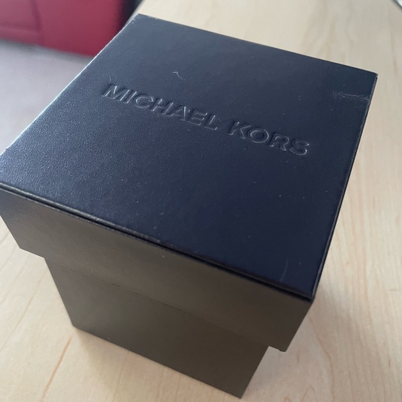 Michael Kors box & pouch - Picture 3 of 6